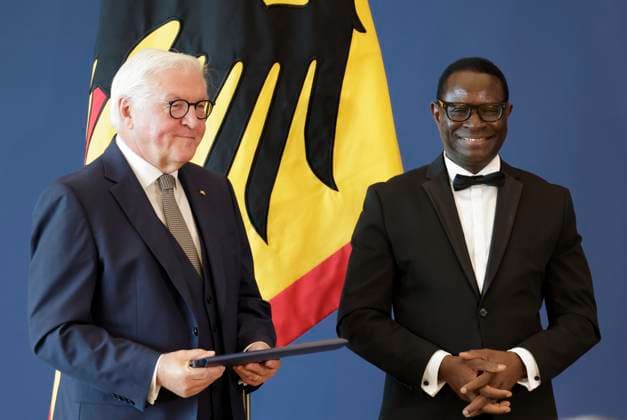 Federal President Frank Walter Steinmeier, Dr. Karamba Diaby, Halle (Saale), Saxony-Anhalt, Germany, Berlin, Official Residence at the Spreebogen; Federal President Frank Walter Steinmeier awarded the Order of Merit of the Federal Republic of Germany to 21 citizens on German Unity Day