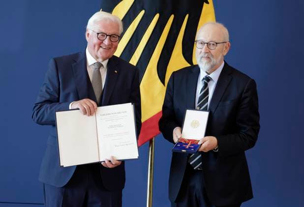 Federal President Frank Walter Steinmeier, Prof. Dr. Herfried Münkler, Berlin, Germany, Berlin, Official Residence at the Spreebogen, Federal President Frank Walter Steinmeier awarded the Order of Merit of the Federal Republic of Germany to 21 citizens on German Unity Day