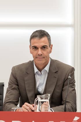 Sánchez Chairs the Meeting of the PSOE’s Federal Executive Committee The Prime Minister and Secretary-General of the PSOE, Pedro Sánchez, chairs the meeting of the PSOE’s Federal Executive Committee (CEF) at the PSOE headquarters in Ferraz on October 5, 2026, in Madrid, Spain. Sánchez announced today that he is dissolving Parliament and calling a general election for November 29. OCTOBER 5, 2026 Diego Radamé Madrid, Madrid, Spain  Copyright: xDiegoxRadamÃ sx 7822967