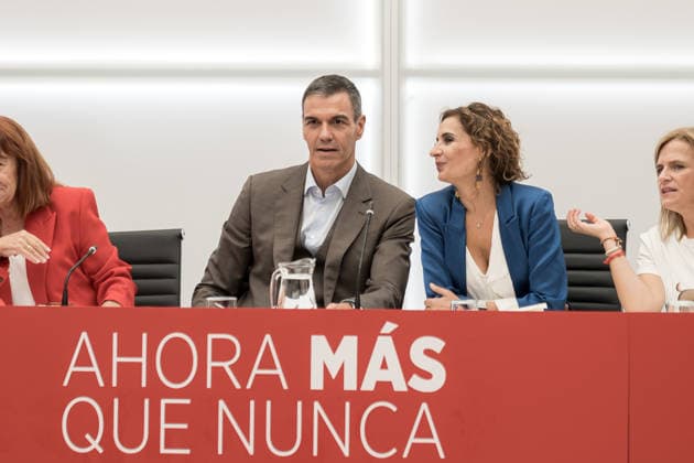 Sánchez Chairs the Meeting of the PSOE’s Federal Executive Committee The Prime Minister and Secretary-General of the PSOE, Pedro Sánchez, and the Secretary-General of the PSOE-A and Socialist parliamentary spokesperson, María Jesús Montero, during the meeting of the PSOE’s Federal Executive Committee (CEF) at the PSOE headquarters in Ferraz on October 5, 2026, in Madrid, Spain. Sánchez announced today that he is dissolving Parliament and calling for general elections on November 29. OCTOBER 5, 2026 Diego Radamé Madrid, Madrid, Spain Copyright: xDiegoxRadamà sx 7822977