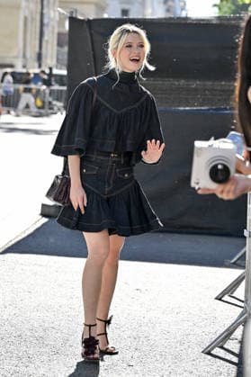 PFW Zimmermann Outside Arrivals Maisie Peters arriving at Zimmermann show during Paris Fashion Week, in Paris, France on 5 October 2026. Photo by Julien Reynaud APS-Medias ABACAPRESS.COM Paris France  Copyright: xReynaudxJulien APS-Medias ABACAx
