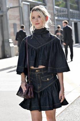 PFW Zimmermann Outside Arrivals Maisie Peters arriving at Zimmermann show during Paris Fashion Week, in Paris, France on 5 October 2026. Photo by Julien Reynaud APS-Medias ABACAPRESS.COM Paris France  Copyright: xReynaudxJulien APS-Medias ABACAx