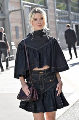 PFW Zimmermann Outside Arrivals Maisie Peters arriving at Zimmermann show during Paris Fashion Week, in Paris, France on 5 October 2026. Photo by Julien Reynaud APS-Medias ABACAPRESS.COM Paris France  Copyright: xReynaudxJulien APS-Medias ABACAx