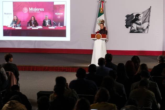 October 5, 2026: TO-45353- Ciudad de M& xe9;xico. 2026-10 -05. Claudia Sheinbaum Pardo, President of Mexico, during the daily morning press conference in the Treasury Room of the National Palace in Mexico City. Alejandro God& xcd;nez Clasos.com.mx  - ZUMAcs4_ 20261005_faa_cs4_078 Copyright: xAlejandroxGod& Xed;Nezx