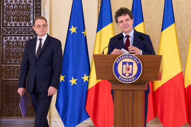 Romania: Luca Niculescu Appointed PM by President Dan Bucharest, Romania. 5th Oct, 2026: Nicusor Dan (R), President of Romania, announces Luca Niculescu (L), as the prime minister candidate following consultations with parliamentary parties at Cotroceni Palace. This is the fourth attempt to nominate a candidate able to secure a majority vote in Parliament, five months after the Bolojan government was dismissed in a no-confidence vote. Bucharest Romania Copyright: xLucianxAlecux