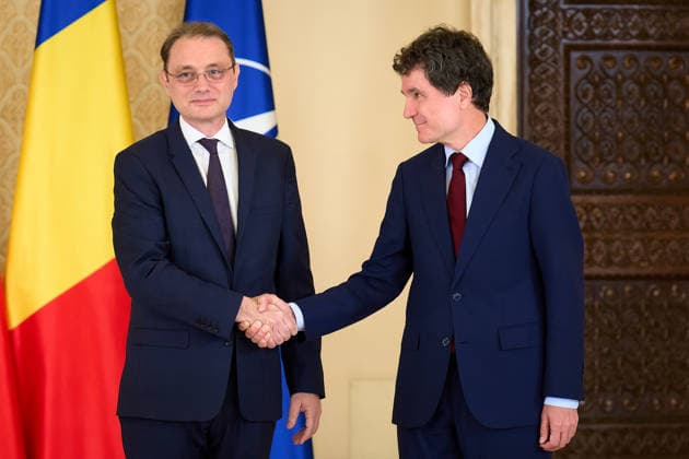 Romania: Luca Niculescu Appointed PM by President Dan Bucharest, Romania. 5th Oct, 2026: Nicusor Dan (R), President of Romania, announces Luca Niculescu (L), as the prime minister candidate following consultations with parliamentary parties at Cotroceni Palace. This is the fourth attempt to nominate a candidate able to secure a majority vote in Parliament, five months after the Bolojan government was dismissed in a no-confidence vote. Bucharest Romania Copyright: xLucianxAlecux