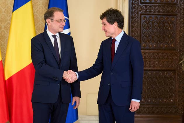 Romania: Luca Niculescu Appointed PM by President Dan Bucharest, Romania. 5th Oct, 2026: Nicusor Dan (R), President of Romania, announces Luca Niculescu (L), as the prime minister candidate following consultations with parliamentary parties at Cotroceni Palace. This is the fourth attempt to nominate a candidate able to secure a majority vote in Parliament, five months after the Bolojan government was dismissed in a no-confidence vote. Bucharest Romania Copyright: xLucianxAlecux