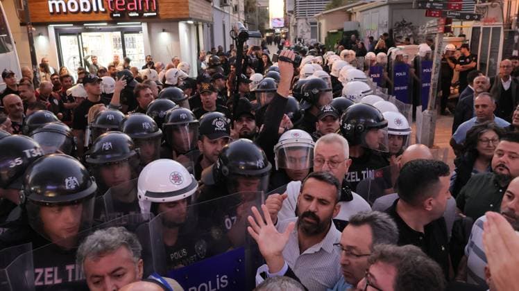October 5, 2026, Â°Zmir, ToÂ¼rkiye: IZMIR, TURKEY, OCTOBER 5, 2026: Police officers block demonstrators during a protest organized by the Izmir Labor and Democracy Forces on Cyprus Martyrs Street against the transfer of elected mayors to the ruling AKP and amid claims that Izmir Mayor Cemil Tugay could also join the party. After negotiations with police, demonstrators proceeded toward the Turkan Saylan Cultural Center under restrictions on banners and slogans, where the Izmir Bar Association issued a statement criticizing political party defections and their impact on voters electoral choices. Â°Zmir Türkiye - ZUMAq101 20261005_zna_q101_030 Copyright: xTurgayxKilicx