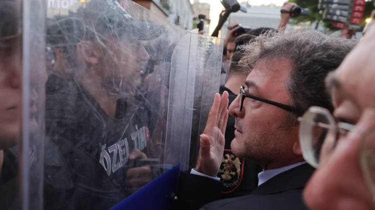 October 5, 2026, Â°Zmir, ToÂ¼rkiye: IZMIR, TURKEY, OCTOBER 5, 2026: Police officers block demonstrators during a protest organized by the Izmir Labor and Democracy Forces on Cyprus Martyrs Street against the transfer of elected mayors to the ruling AKP and amid claims that Izmir Mayor Cemil Tugay could also join the party. After negotiations with police, demonstrators proceeded toward the Turkan Saylan Cultural Center under restrictions on banners and slogans, where the Izmir Bar Association issued a statement criticizing political party defections and their impact on voters electoral choices. Â°Zmir Türkiye - ZUMAq101 20261005_zna_q101_029 Copyright: xTurgayxKilicx