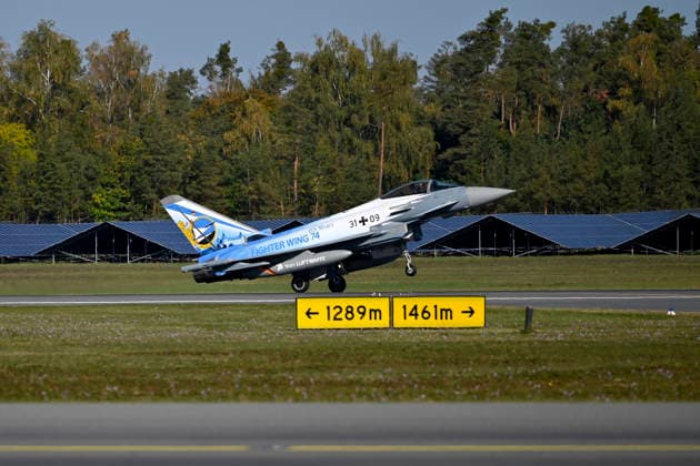 As part of the Dispersed Operations 2026 exercise at Nuremberg Airport, Eurofighters from the German Air Force s Tactical Wing 74 are taking off and landing. The German Air Force is conducting takeoff and landing training at the civilian Nuremberg Airport. Featured image, stock photo: Nuremberg, October 5, 2026, Bavaria, Germany Copyright: xDwixAnoraganingrumx