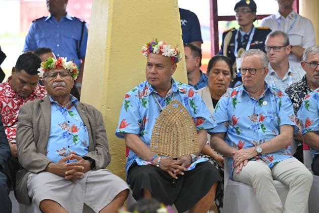 ANTHONY ALBANESE PRECOP MEETING, Fiji™s Prime Minister Sitiveni Rabuka, Tuvalu™s Prime Minister Feleti Teo and Australia™s Prime Minister Anthony Albanese during a traditional welcome ceremony during the Pre-Cop31 meeting in Tuvalu, Tuesday, October 6, 2026. ( NO ARCHIVING Funafuti Tuvalu  Copyright: xMICKxTSIKASx 20261006152799238595