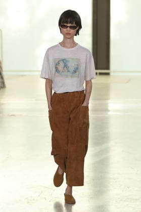 PFW - Agnes B Runway A model walks the runway during the Agnes B Womenswear Spring Summer 2027 show as part of the Paris Fashion Week on October 5, 2026 in Paris, France. Photo by Alain-Gil Gonzalez ABACAPRESS.COM Paris France  Copyright: xGonzalezxAlain-Gil ABACAx