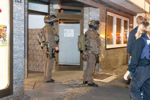 SEK Operation in Waltrop: Special Forces Search Apartment at Dortmunder Straße 7aIMG 0575857 SEK Operation in Waltrop: Special Forces Search Apartment on Dortmunder StraßeNorth Rhine-Westphalia, Waltrop, Germany Copyright: 7aktuell.dex xMarcxGruber 0575857 20261006_7a_sekwaltropdortmunder_575857