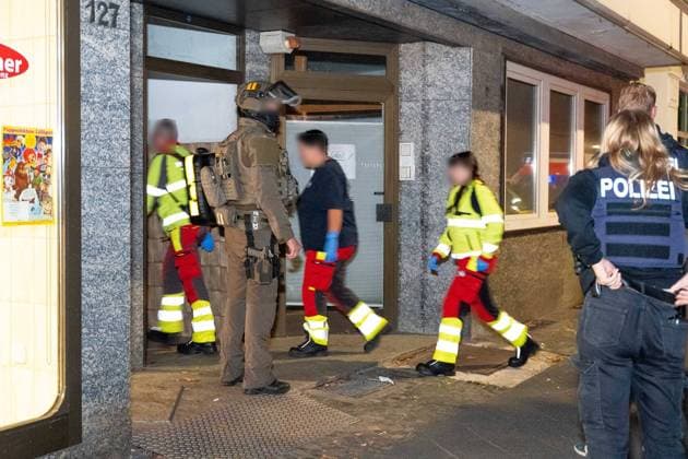 SEK Operation in Waltrop: Special Forces Search Apartment at Dortmunder Straße 7aIMG 0575858 SEK Operation in Waltrop: Special Forces Search Apartment on Dortmunder StraßeNorth Rhine-Westphalia, Waltrop, Germany Copyright: 7aktuell.dex xMarcxGruber 0575858 20261006_7a_sekwaltropdortmunder_575858