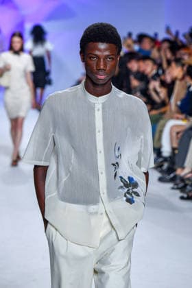 PFW - Shiatzy Chen Runway A model walks the runway during the Shiatzy Chen Womenswear Spring Summer 2027 show as part of Paris Fashion Week on October 05, 2026 in Paris, France. Photo by Shootpix ABACAPRESS.COM Paris France  Copyright: xShootpix ABACAx