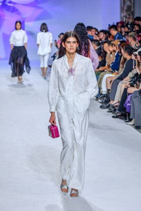 PFW - Shiatzy Chen Runway A model walks the runway during the Shiatzy Chen Womenswear Spring Summer 2027 show as part of Paris Fashion Week on October 05, 2026 in Paris, France. Photo by Shootpix ABACAPRESS.COM Paris France  Copyright: xShootpix ABACAx
