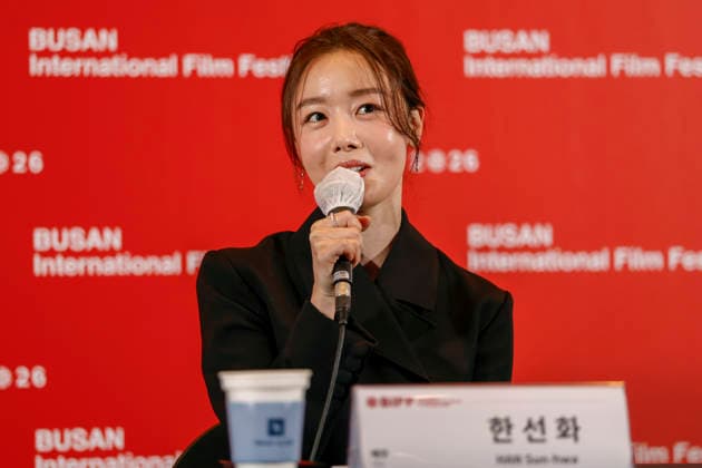 The Table: Day and Night cast at Busan International Film Festival South Korean actor Han Sun-hwa speaks during a press conference for The Table: Day and Night, the opening film of the 31st Busan International Film Festival (BIFF), at the Busan Cinema Center in Busan, South Korea, on October 06, 2026. Busan South Korea  Copyright: xMatrixxImages JungxUi-Chelx