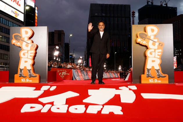 Director Alejandro Gonzalez Inarritu poses for photos at the Digger Japan premiere on October 6, 2026, in Tokyo, Japan. Inarritu and Tom Cruise met with enthusiastic fans and signed autographs on the red carpet in the heart of Tokyo s Ginza district.  aflo_353749444