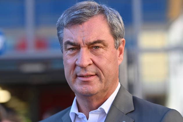 Markus SOEDER, Minister-President of Bavaria and CSU Chairman, single image, cropped single subject, portrait,Portrait: Markus SOEDER, Minister-President of Bavaria and CSU Chairman, visits the Sport Elementary School on Margare