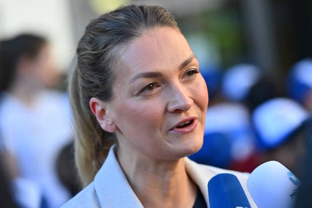 Judith GERLACH, Minister of State for Health, Care, and Prevention, single image, cropped close-up, portrait,Portrait: Markus SOEDER, Minister-President of Bavaria and CSU Chairman, visits the Sport Elementary School