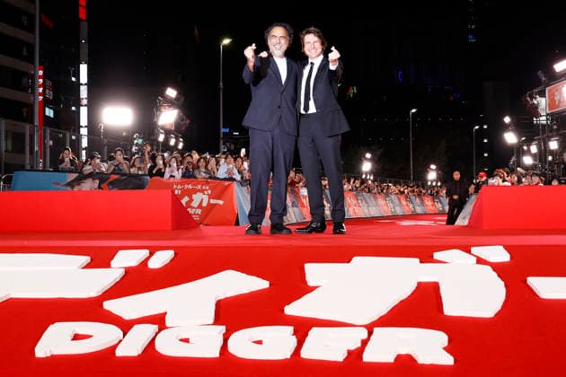 (L to R) Director Alejandro Gonzalez Inarritu and actor Tom Cruise pose for photos at the Digger Japan premiere on October 6, 2026, in Tokyo, Japan. The duo met with enthusiastic fans and signed autographs on the red carpet in the heart of Tokyo s Ginza district.  aflo_353757839