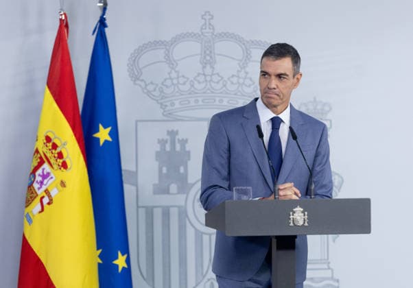 Sánchez Addresses the Press After the Cabinet Meeting Prime Minister Pedro Sánchez during a press conference following the Cabinet meeting at the Moncloa Palace on October 6, 2026, in Madrid, Spain. The Council of Ministers has once again approved the housing decrees, with some changes, which were rejected by Congress last Friday, October 2. The government’s plan is that, after Parliament is dissolved, these decrees will be voted on by the Permanent Deputation, where it could secure the majority needed to pass them. OCTOBER 6, 2026, Madrid, Madrid, Spain Copyright: xEduardoxParrax 7824169