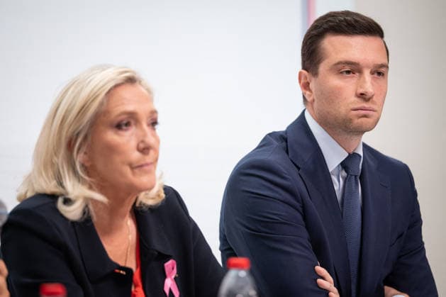 Marine Le Pen and Jordan Bardella Press Conference - Paris Far-right party Rassemblement National (RN) candidate in France s 2027 presidential election Marine Le Pen and President of French far-right party Rassemblement National (RN) Jordan Bardella during a press conference to present the party’s counter-budget for 2027 and its proposed budgetary trajectory for 2027–2032 at the party s headquarters in Paris, France, on October 6, 2026. Photo by Alexis Jumeau ABACAPRESS.COM Paris France  Copyright: xJumeauxAlexis ABACAx