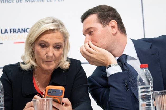 Marine Le Pen and Jordan Bardella Press Conference - Paris Far-right party Rassemblement National (RN) candidate in France s 2027 presidential election Marine Le Pen and President of French far-right party Rassemblement National (RN) Jordan Bardella during a press conference to present the party’s counter-budget for 2027 and its proposed budgetary trajectory for 2027–2032 at the party s headquarters in Paris, France, on October 6, 2026. Photo by Alexis Jumeau ABACAPRESS.COM Paris France  Copyright: xJumeauxAlexis ABACAx
