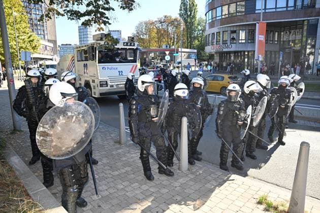 Police is picture as students gather outside several schools in Liege during a protest against education reforms and budget cuts, on Tuesday 6 October 2026. Yesterday police arrested 16 people after the protests turned violent. The protests in French-speaking Belgium have been ongoing for months, following a series of reforms and budget cuts introduced by the French Community Government.  JONASxROOSENS 188900969