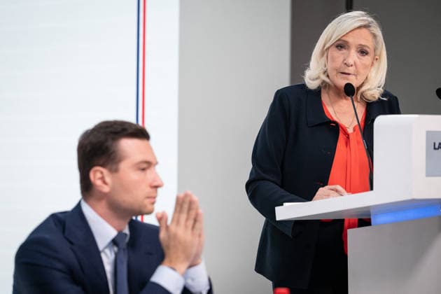 Marine Le Pen and Jordan Bardella Press Conference - Paris Far-right party Rassemblement National (RN) candidate in France s 2027 presidential election Marine Le Pen and President of French far-right party Rassemblement National (RN) Jordan Bardella during a press conference to present the party’s counter-budget for 2027 and its proposed budgetary trajectory for 2027–2032 at the party s headquarters in Paris, France, on October 6, 2026. Photo by Alexis Jumeau ABACAPRESS.COM Paris France  Copyright: xJumeauxAlexis ABACAx