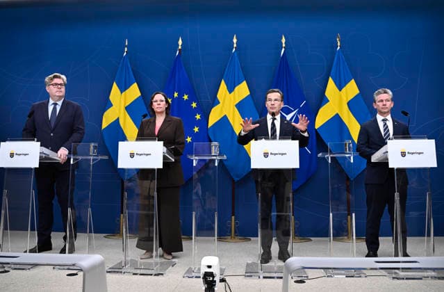 STOCKHOLM, SWEDEN, October 6, 2026 Minister of Justice Gunnar Strömmer (M), Foreign Minister Maria Malmer Stenergard (M), Prime Minister Ulf Kristersson (M), and Defense Minister Pal Jonson (M) hold a press briefing on the security situation STOCKHOLM, SWEDEN x10080x  Copyright: xFredrikxSandberg TTx REGERINGEN OM SÄKERHETSLÄGET QCeCLK4iwsE