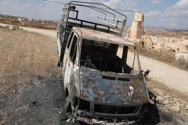 Palestinian Inspects Burned Vehicles Near al-Samu South of Hebron A Palestinian man inspects his burned vehicles near the town of al-Samu, south of Hebron, in the West Bank, on October 6, 2026, after an apparent arson attack believed to have been carried out by Israeli settlers. The incident comes amid an increase in settler attacks on Palestinians and their property in different areas of the West Bank. Photo by Mamoun Wazwaz apaimages Hebron West Bank Palestinian Territory 061026_Hebron_MW_00(21) Copyright: xapaimagesxMamounxWazwazx xapaimagesx