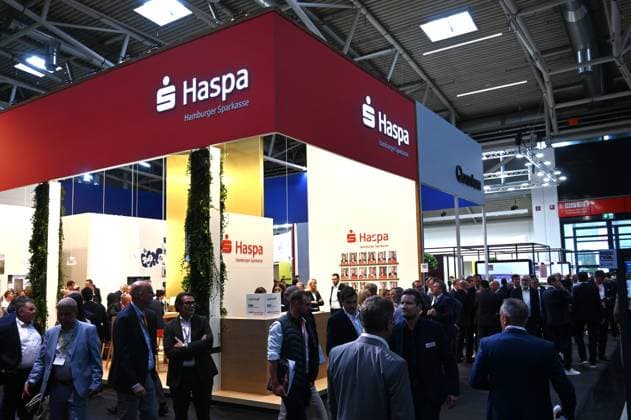 EXPO REAL 2026 is currently taking place at the Messe München exhibition grounds. It is Europe s largest international trade fair for real estate, investment, and infrastructure. Photo: Haspa, Hamburger Sparkasse booth