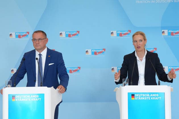 Press conference by the AfD chairpersons ahead of the parliamentary group meeting: AfD chairpersons Alice Weidel and Tino Chrupalla during a press statement ahead of the parliamentary group meeting in the German Bundestag, Berlin, October 6, 2026, Berlin, Germany