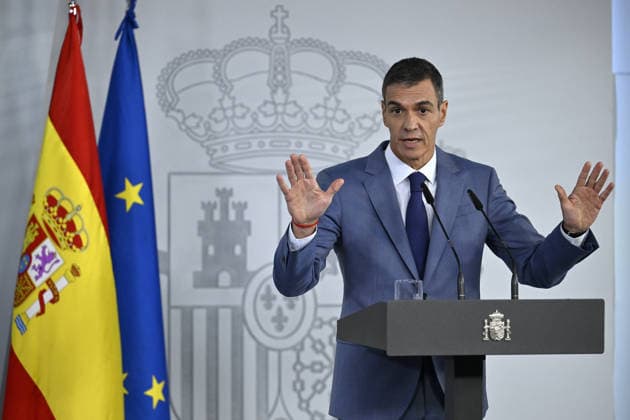 Spanish Prime Minister Pedro Sanchez MADRID, SPAIN - OCTOBER 06: Spanish Prime Minister Pedro Sanchez holds a press conference at the Prime Minister s Residence at Moncloa after the cabinet meeting in Madrid, Spain on October 06, 2026. Burak Akbulut Anadolu Madrid Spain. Editorial use only. Please get in touch for any other usage.  Copyright: x2026xAnadoluxBurakxAkbulutx
