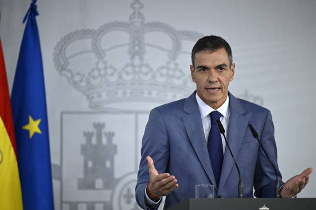 Spanish Prime Minister Pedro Sanchez MADRID, SPAIN - OCTOBER 06: Spanish Prime Minister Pedro Sanchez holds a press conference at the Prime Minister s Residence at Moncloa after the cabinet meeting in Madrid, Spain on October 06, 2026. Burak Akbulut Anadolu Madrid Spain. Editorial use only. Please get in touch for any other usage.  Copyright: x2026xAnadoluxBurakxAkbulutx