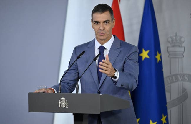 Spanish Prime Minister Pedro Sanchez MADRID, SPAIN - OCTOBER 06: Spanish Prime Minister Pedro Sanchez holds a press conference at the Prime Minister s Residence at Moncloa after the cabinet meeting in Madrid, Spain on October 06, 2026. Burak Akbulut Anadolu Madrid Spain. Editorial use only. Please get in touch for any other usage.  Copyright: x2026xAnadoluxBurakxAkbulutx