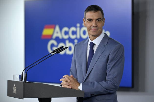 Spanish Prime Minister Pedro Sanchez MADRID, SPAIN - OCTOBER 06: Spanish Prime Minister Pedro Sanchez holds a press conference at the Prime Minister s Residence at Moncloa after the cabinet meeting in Madrid, Spain on October 06, 2026. Burak Akbulut Anadolu Madrid Spain. Editorial use only. Please get in touch for any other usage.  Copyright: x2026xAnadoluxBurakxAkbulutx