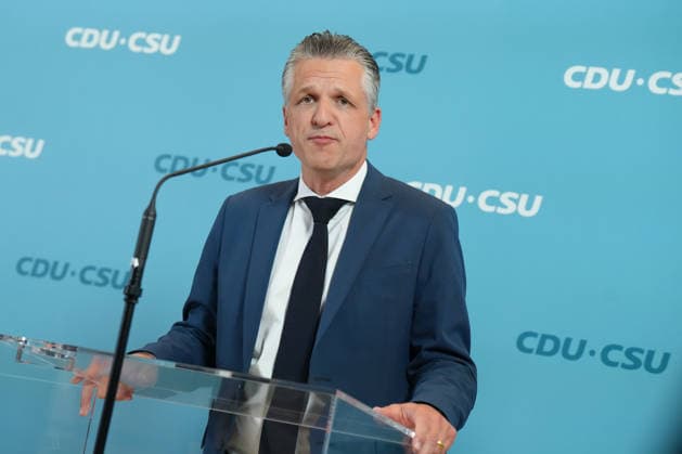 CDU and CSU press conference ahead of the parliamentary group meeting: Thorsten Frei of the CDU delivers a press statement ahead of the meeting of the CDU and CSU parliamentary group in the German Bundestag, Berlin, October 6, 2026, Berlin, Berlin, Germany