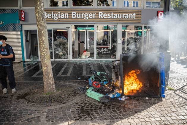 Vandalism to the windows of a Quick fast-food and a small fire as students gather outside several schools in Liege during a protest against education reforms and budget cuts, on Tuesday 6 October 2026. Yesterday police arrested 16 people after the protests turned violent. The protests in French-speaking Belgium have been ongoing for months, following a series of reforms and budget cuts introduced by the French Community Government.  JONASxROOSENS 188912328