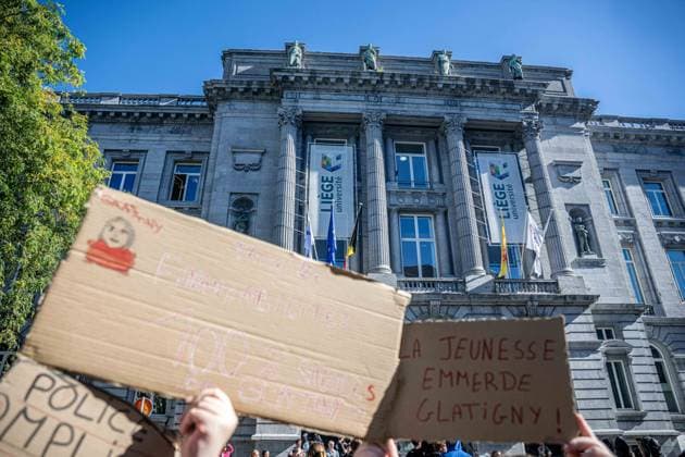 A note saying La jeunesse emmerde Glatigny as students gather outside several schools in Liege during a protest against education reforms and budget cuts, on Tuesday 6 October 2026. Yesterday police arrested 16 people after the protests turned violent. The protests in French-speaking Belgium have been ongoing for months, following a series of reforms and budget cuts introduced by the French Community Government.  JONASxROOSENS 188912216