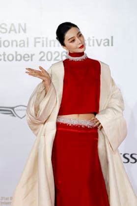 stars gather at busan international film festival in south korea Chinese actress Fan Bingbing poses for photographs during a photocall ahead of the opening ceremony of the 31st Busan International Film Festival (BIFF) at the Busan Cinema Center in Busan, South Korea, on October 06, 2026. Busan South Korea  Copyright: xMatrixxImages JungxUi-Chelx