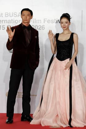 stars gather at busan international film festival in south korea Japanese actor Show Kasamatsu (L) and South Korean actress Roh Jeong-eui pose for photographs during a photocall ahead of the opening ceremony of the 31st Busan International Film Festival (BIFF) at the Busan Cinema Center in Busan, South Korea, on October 06, 2026. Busan South Korea  Copyright: xMatrixxImages JungxUi-Chelx
