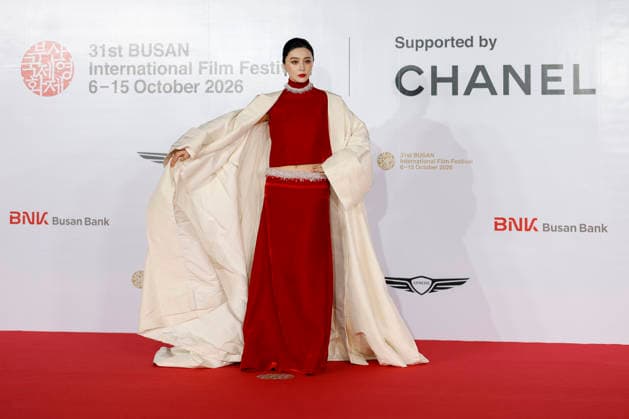 stars gather at busan international film festival in south korea Chinese actress Fan Bingbing poses for photographs during a photocall ahead of the opening ceremony of the 31st Busan International Film Festival (BIFF) at the Busan Cinema Center in Busan, South Korea, on October 06, 2026. Busan South Korea  Copyright: xMatrixxImages JungxUi-Chelx