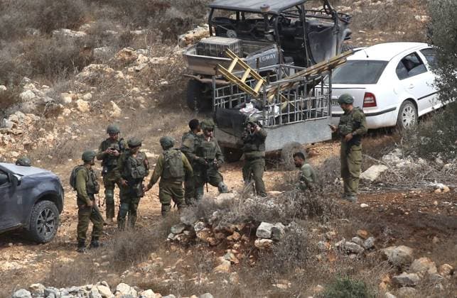 Palestinian farmers wounded in settler attack near Nablus AQRABA, OCCUPIED WEST BANK, OCTOBER 6, 2026: Palestinian farmers come under attack by Israeli settlers while harvesting olives in the village of Aqraba, south of Nablus. Several Palestinians were wounded after settlers opened fire and assaulted farmers during the harvest, according to Palestinian reports. Israeli forces later detained a Palestinian farmer at the scene, according to information provided by the photographer. The Israeli military had not immediately commented on the reported shooting. AQRABA Palestine, State of Copyright: x xNedalxShtiehx xJNAxPressx