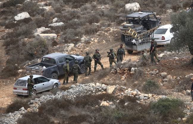 Palestinian farmers wounded in settler attack near Nablus AQRABA, OCCUPIED WEST BANK, OCTOBER 6, 2026: Palestinian farmers come under attack by Israeli settlers while harvesting olives in the village of Aqraba, south of Nablus. Several Palestinians were wounded after settlers opened fire and assaulted farmers during the harvest, according to Palestinian reports. Israeli forces later detained a Palestinian farmer at the scene, according to information provided by the photographer. The Israeli military had not immediately commented on the reported shooting. AQRABA Palestine, State of Copyright: x xNedalxShtiehx xJNAxPressx