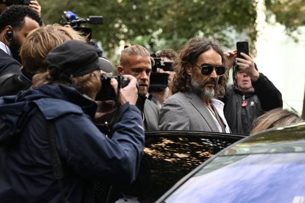 Russell Brand and his wife leave court in London LONDON, UNITED KINGDOM - OCTOBER 6: British comedian Russell Brand leaves Southwark Crown Court with his wife, Laura Brand, following a preliminary hearing related to rape and sexual assault allegations against him in London, United Kingdom, on October 6, 2026. Rasid Necati Aslim Anadolu London United Kingdom. Editorial use only. Please get in touch for any other usage.  Copyright: x2026xAnadoluxRasidxNecatixAslimx