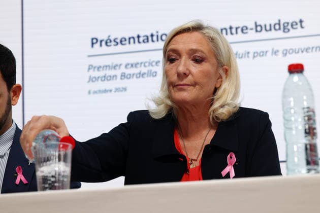 Marine Le Pen, Jordan Bardella et Jean-Philippe Tanguy lors d une confÃ rence de presse Ã Paris Marine Le Pen, candidate Ã l Ã lection prÃ sidentielle de 2027, Jordan Bardella, prÃ sident du Rassemblement national (RN) et Jean-Philippe Tanguy, expert en Ã conomie, lors d une confÃ rence de presse Ã Paris, France, le 6 octobre 2026. Head of the Parliamentary group and candidate for the 2027 Presidential election Marine Le Pen, President of French far-right Rassemblement National (RN) party Jordan Bardella and Jean-Philippe Tanguy, economy expert during a press conference in Paris, France on October 6 2026  Copyright: xBertrandxVanierx
