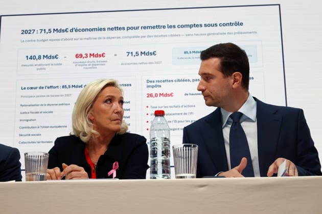 Marine Le Pen, Jordan Bardella et Jean-Philippe Tanguy lors d une confÃ rence de presse Ã Paris Marine Le Pen, candidate Ã l Ã lection prÃ sidentielle de 2027, Jordan Bardella, prÃ sident du Rassemblement national (RN) et Jean-Philippe Tanguy, expert en Ã conomie, lors d une confÃ rence de presse Ã Paris, France, le 6 octobre 2026. Head of the Parliamentary group and candidate for the 2027 Presidential election Marine Le Pen, President of French far-right Rassemblement National (RN) party Jordan Bardella and Jean-Philippe Tanguy, economy expert during a press conference in Paris, France on October 6 2026  Copyright: xBertrandxVanierx