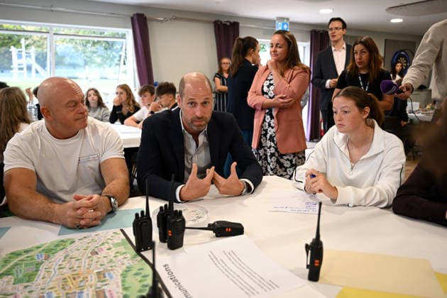 The Prince Of Wales Visits Ilminster ILMINSTER, ENGLAND - OCTOBER 06: Prince William, Prince of Wales and Ross Kemp take part in a training exercise during his visit to the launch of the National Emergency Trust s Ready Together Toolkit on October 06, 2026 in Ilminster, England. The Prince of Wales visited Ilminster in Somerset to learn about communities growing their resilience to wild fires, flood and challenges caused by extreme weather and global warming., Credit:Finnbarr Webster PA ROTA - B68 Avalon United Kingdom, England, Ilminster  Copyright: xFinnbarrxWebsterx xPAxROTAx-xB68x xAvalonx 1141004093